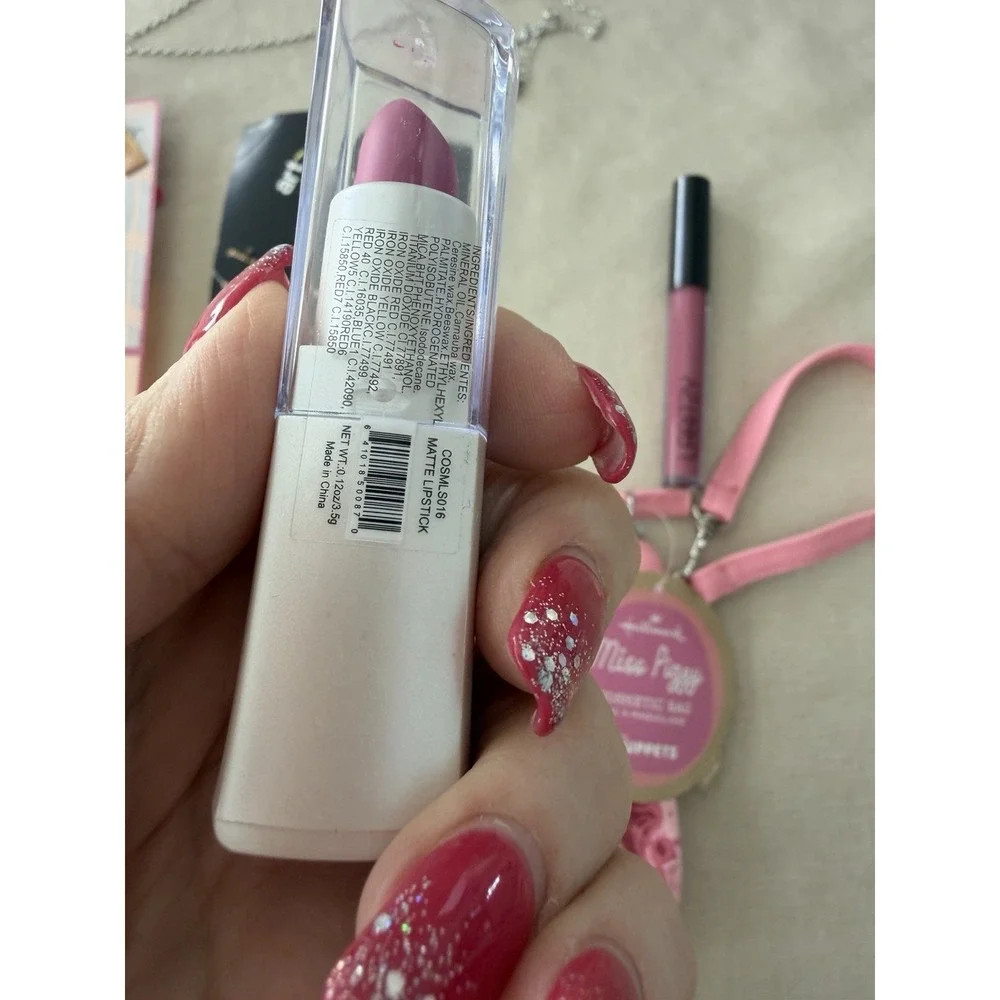 Miss‎ Piggy Makeup Bag Beauty Bundle Necklace Lipstick Pink Gift Set NWT